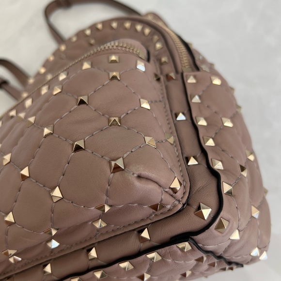 VALENTINO GARAVANI
Nappa Quilted Mini Rockstud Spike Backpack Poudre - Picture 4 of 16